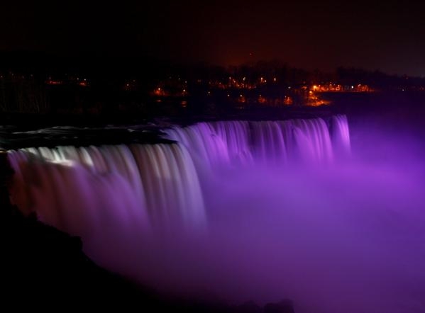 Image of Niagara Falls lighting up Purple 